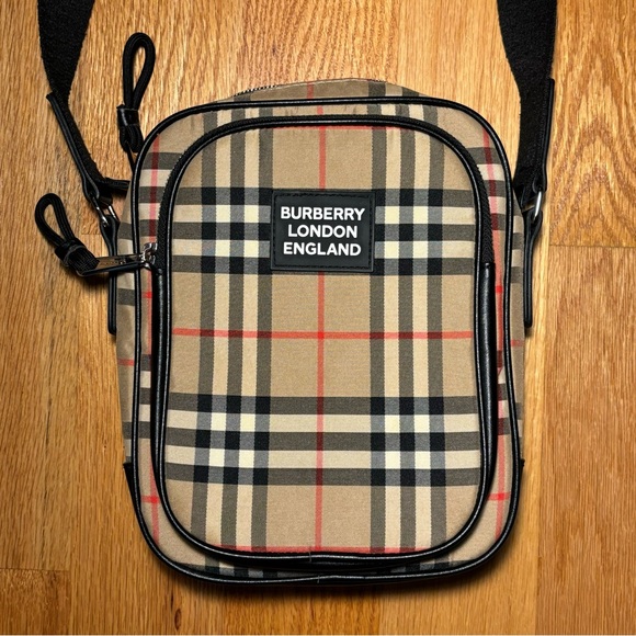 SOLD - Burberry Somerton Print Crossbody Logo Bag - Picture 2 of 5